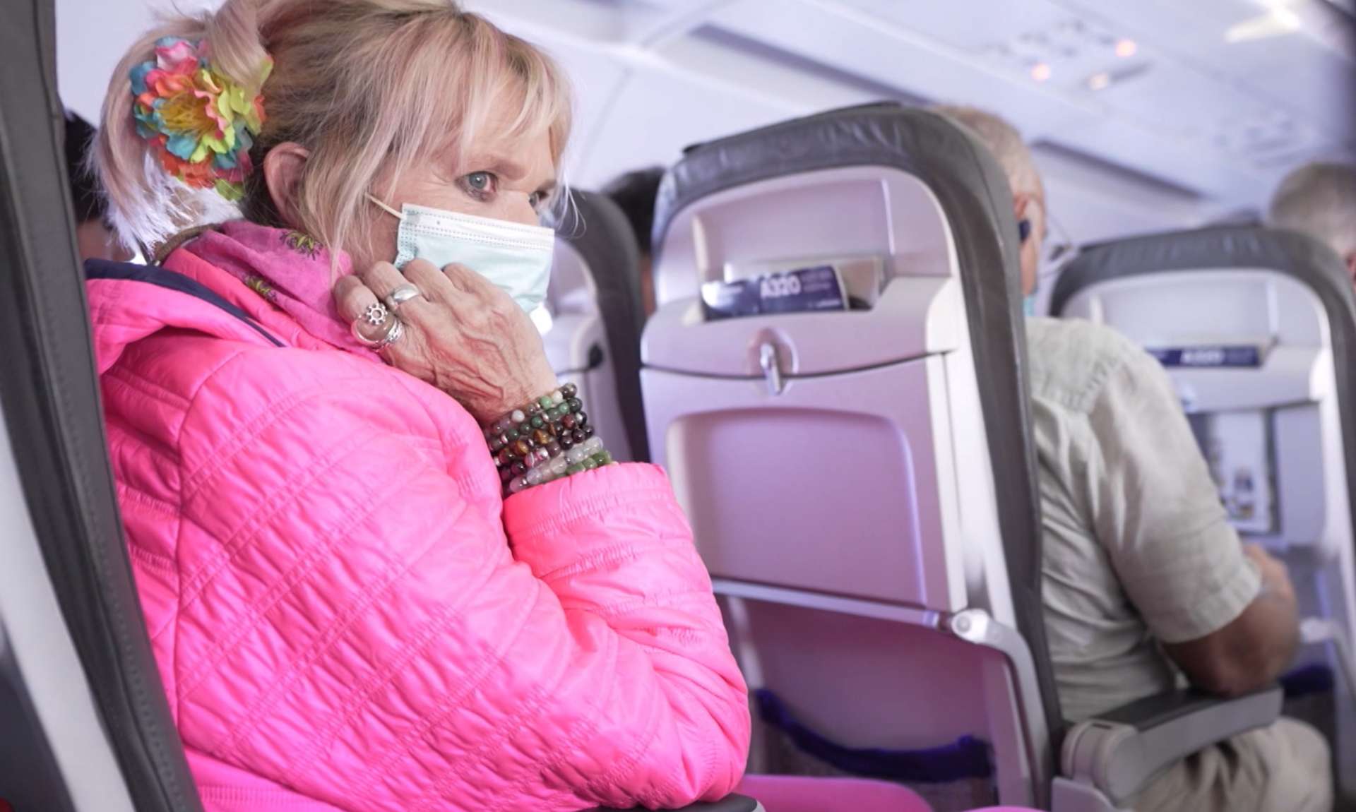 Gaby Köster im Flugzeug