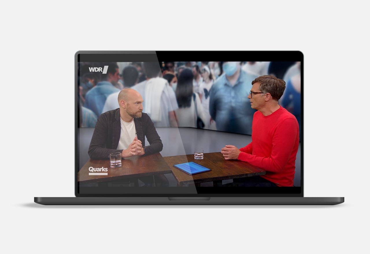 Reflektion von Natalie und Daniel Wagner im Gespräch während eines Spaziergangs