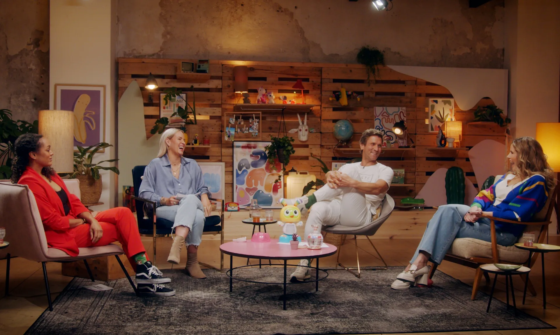 Gesprächsrunde mit fünf Frauen im Studio